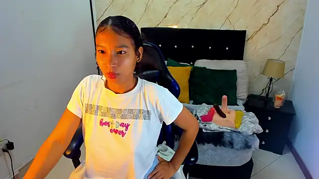 Snapshot of hasley_cute chatting on 20, 5, 2026 hasley cute online show from 20, 5, 2026