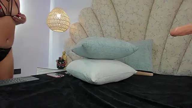 Snapshot of zoe_blosson chatting on 13, 5, 2026 zoe blosson online show from 13, 5, 2026