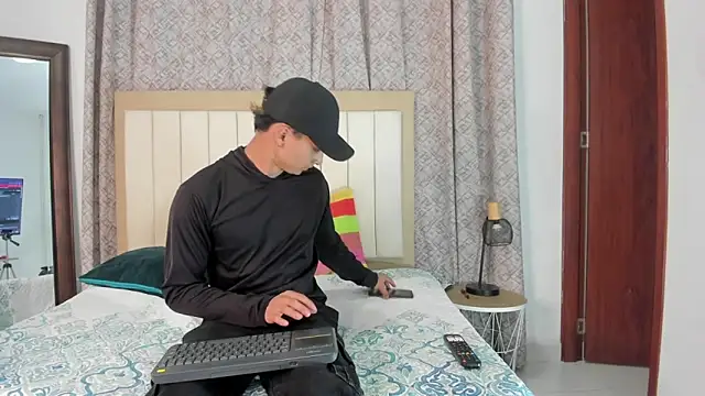 thomas and thiago online show from 8, 4, 2026