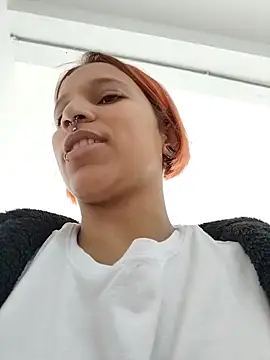 Snapshot of Mia_0-4 chatting on 13, 5, 2026 Mia 0-4 online show from 13, 5, 2026