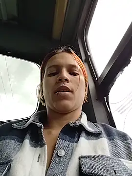 Snapshot of Mia_0-4 chatting on 24, 5, 2026 Mia 0-4 online show from 24, 5, 2026