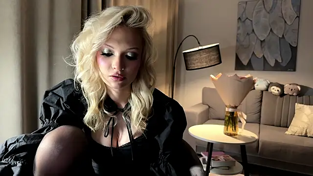 EvelineMolima online show from 7, 5, 2026