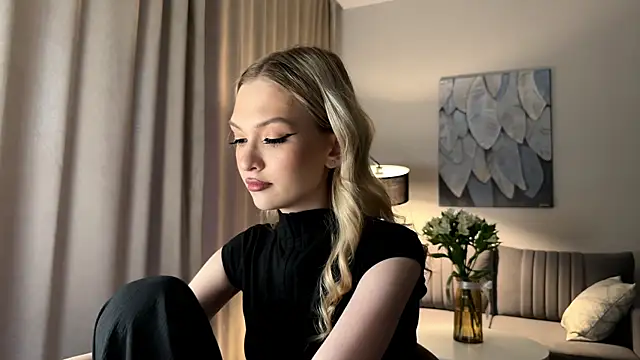 EvelineMolima online show from 13, 4, 2026