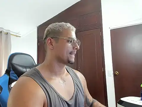 Snapshot of Iron_leo chatting on 7, 4, 2026 Iron leo online show from 7, 4, 2026