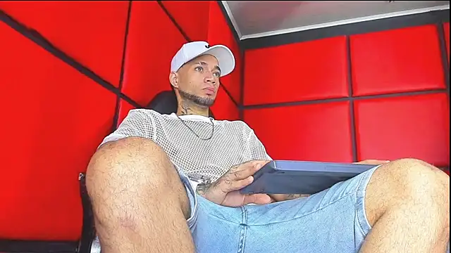 Snapshot of Daniel_huge22 chatting on 1, 5, 2026 Daniel huge22 online show from 1, 5, 2026