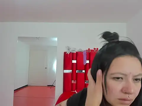 scarlett red 1 online show from 18, 5, 2026