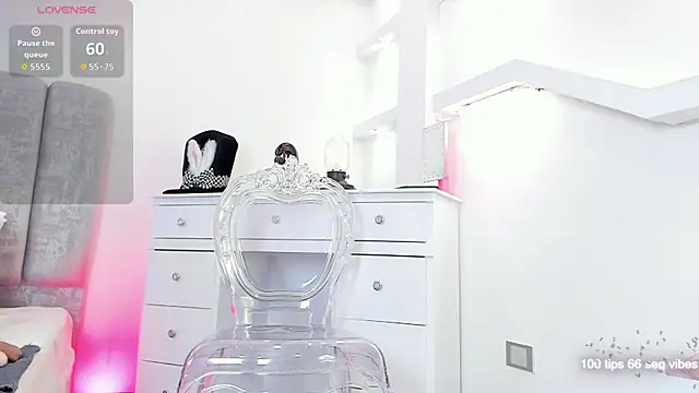 Snapshot of im_merlina chatting on 7, 5, 2026 im merlina online show from 7, 5, 2026