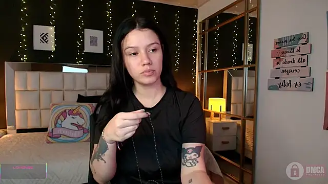 Snapshot of aria_bloomer chatting on 5, 5, 2026 aria bloomer online show from 5, 5, 2026