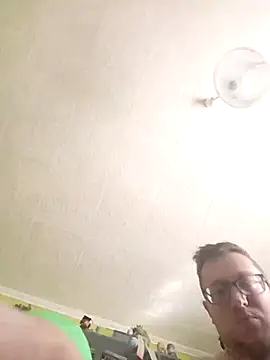 Snapshot of zsolt1910 chatting on 4, 5, 2026 zsolt1910 online show from 4, 5, 2026