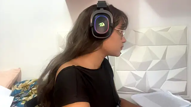 Snapshot of IsisValentine chatting on 14, 4, 2026 IsisValentine online show from 14, 4, 2026
