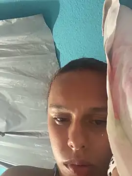 nandinharuivinha22 online show from 8, 4, 2026