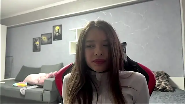 Julllesimons online show from 7, 4, 2026