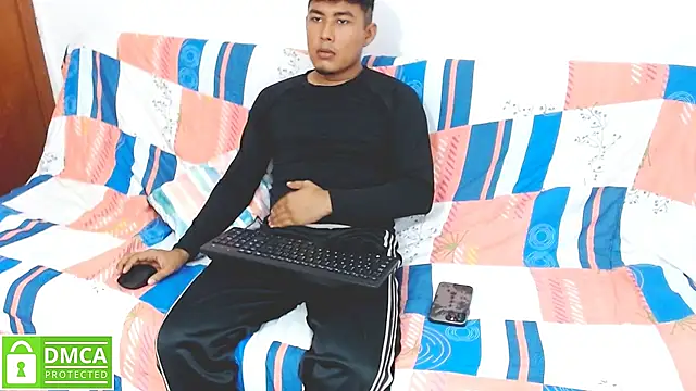 Snapshot of Denzel_Ass26 chatting on 13, 5, 2026 Denzel Ass26 online show from 13, 5, 2026
