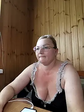 White-Chocolatte online show from 7, 5, 2026