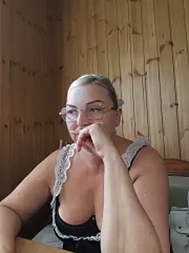 White-Chocolatte online show from 18, 6, 2026
