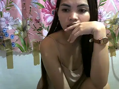 Snapshot of petitegirl123 chatting on 7, 4, 2026 petitegirl123 online show from 7, 4, 2026