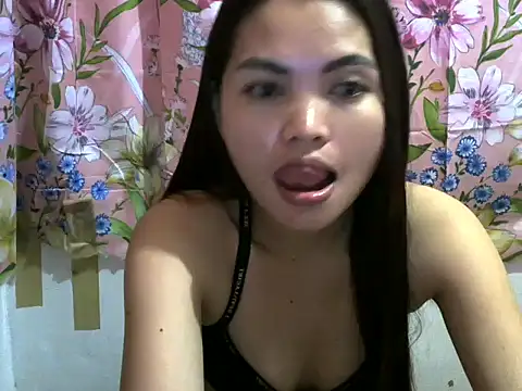 Snapshot of petitegirl123 chatting on 8, 4, 2026 petitegirl123 online show from 8, 4, 2026