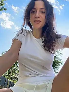 KarolDolly05 online show from 9, 6, 2026