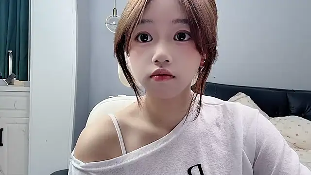Lilababy00 online show from 10, 6, 2026