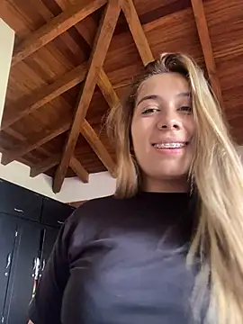 Snapshot of _BellaSmith_ chatting on 17, 6, 2026 BellaSmith online show from 17, 6, 2026