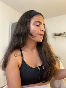 Snapshot of holaRosa chatting on 7, 6, 2026 holaRosa online show from 7, 6, 2026