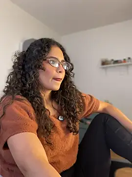 Snapshot of holaRosa chatting on 5, 7, 2026 holaRosa online show from 5, 7, 2026