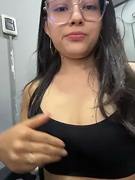 Snapshot of VioletRousee chatting on 27, 7, 2026 VioletRousee online show from 27, 7, 2026