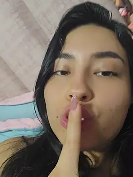 Snapshot of VioletRousee chatting on 3, 7, 2026 VioletRousee online show from 3, 7, 2026