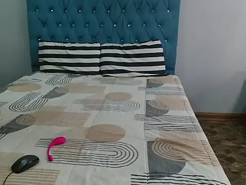 Snapshot of YourWifeyLily chatting on 13, 4, 2026 YourWifeyLily online show from 13, 4, 2026