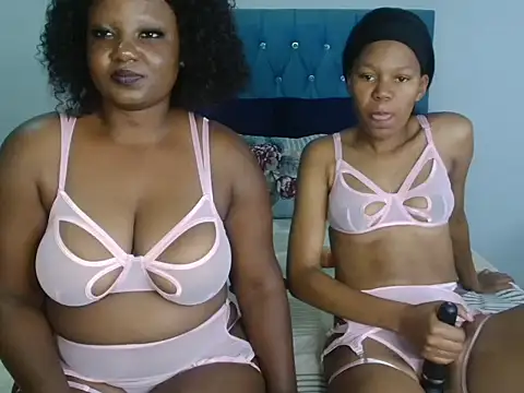 Snapshot of YourWifeyLily chatting on 5, 5, 2026 YourWifeyLily online show from 5, 5, 2026