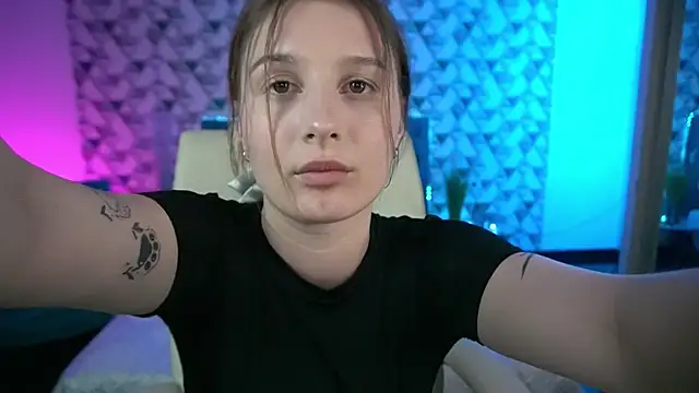 Snapshot of VikVikLove chatting on 20, 5, 2026 VikVikLove online show from 20, 5, 2026