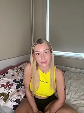 BlondeChiara online show from 8, 4, 2026