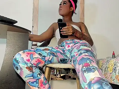 Snapshot of HUGE_BLACKCOCK chatting on 28, 4, 2026 HUGE BLACKCOCK online show from 28, 4, 2026