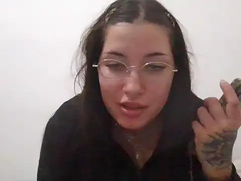 cherryxxox online show from 15, 4, 2026