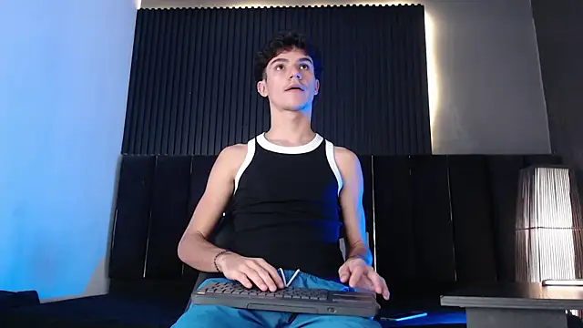 Snapshot of Logan_Steel chatting on 21, 5, 2026 Logan Steel online show from 21, 5, 2026
