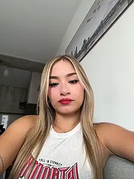 Snapshot of AmyRusso chatting on 10, 7, 2026 AmyRusso online show from 10, 7, 2026