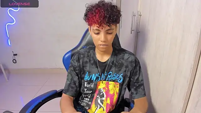 axel luxxx online show from 15, 4, 2026