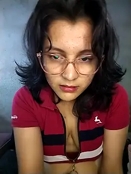 Snapshot of sienna_elara chatting on 15, 4, 2026 sienna elara online show from 15, 4, 2026