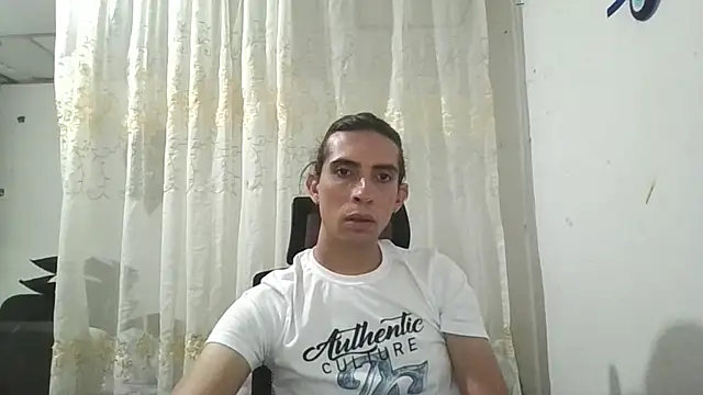 Snapshot of Natie_horny chatting on 21, 4, 2026 Natie horny online show from 21, 4, 2026