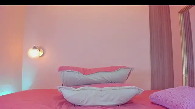 MiaFoxxx5 online show from 10, 4, 2026