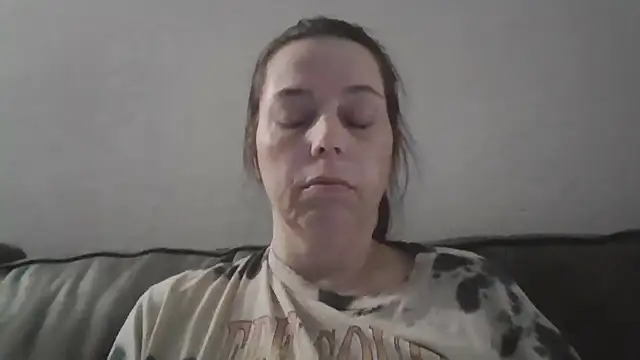 lily1982 online show from 24, 4, 2026