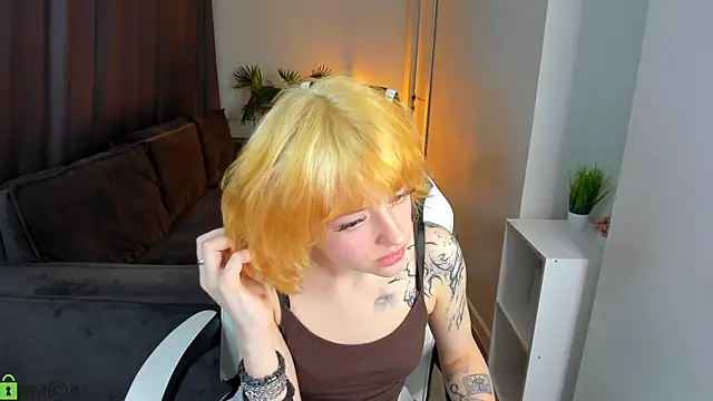 Snapshot of Star_Bee chatting on 8, 4, 2026 Star Bee online show from 8, 4, 2026