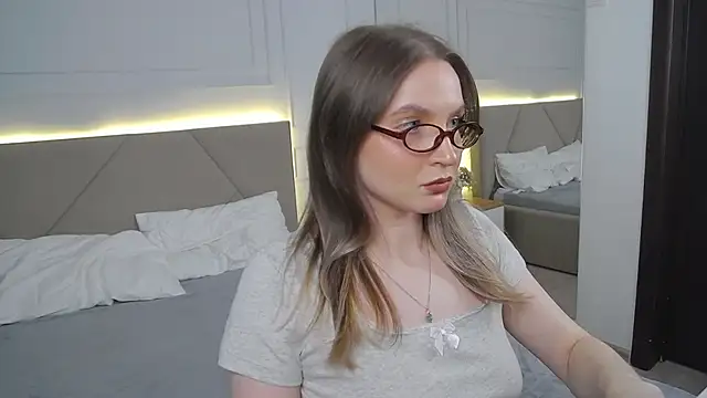 ArianaMilss online show from 8, 4, 2026