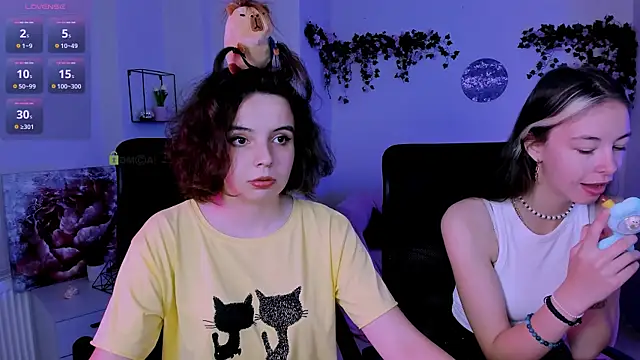 mia mooon  online show from 4, 7, 2026