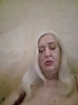 Snapshot of Julia20X chatting on 4, 7, 2026 Julia20X online show from 4, 7, 2026