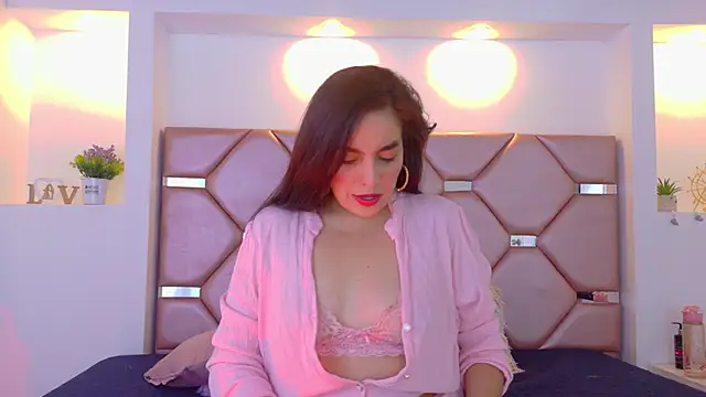 Snapshot of miiaa_collins_ chatting on 14, 4, 2026 miiaa collins online show from 14, 4, 2026