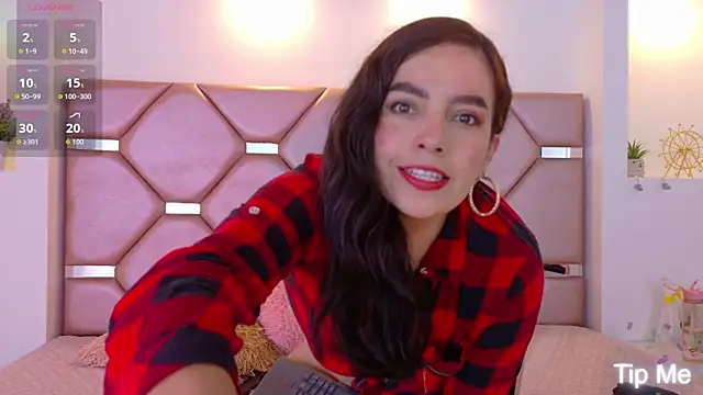 Snapshot of miiaa_collins_ chatting on 19, 4, 2026 miiaa collins online show from 19, 4, 2026