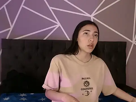 Snapshot of Violett1126 chatting on 13, 4, 2026 Violett1126 online show from 13, 4, 2026