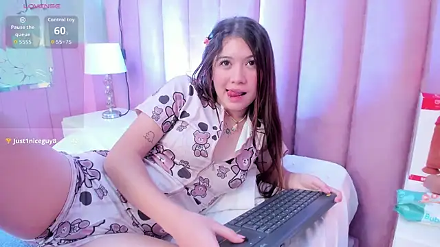 Hellencute18  online show from 27, 5, 2026
