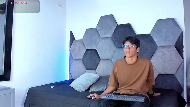 LiamKron online show from 9, 4, 2026